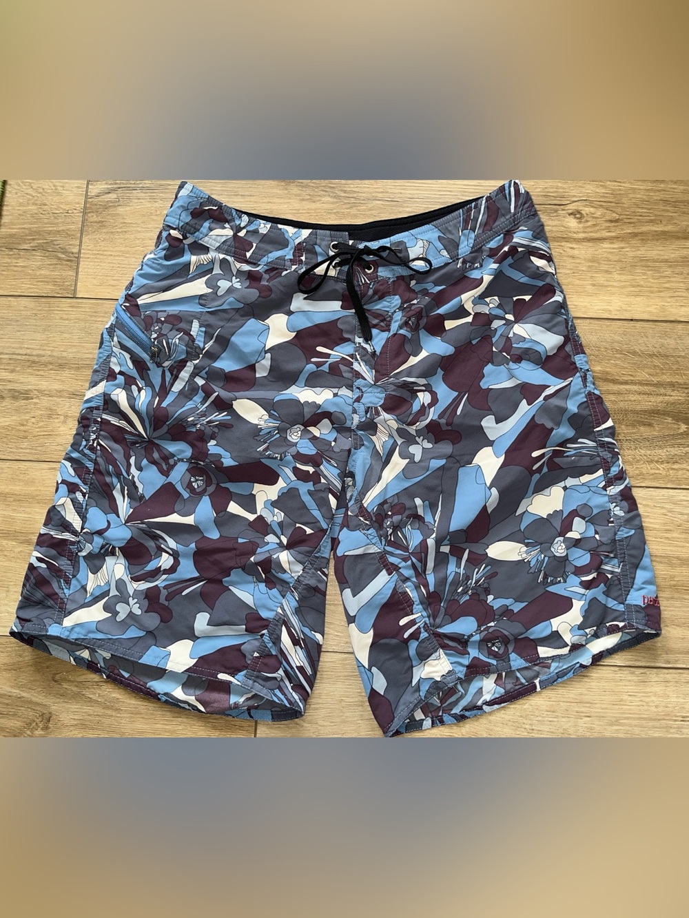PATAGONIA SHORTS MENS Size 30 Blue Flower Camo Polyester Great